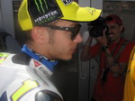 Rossi stops for an autograph